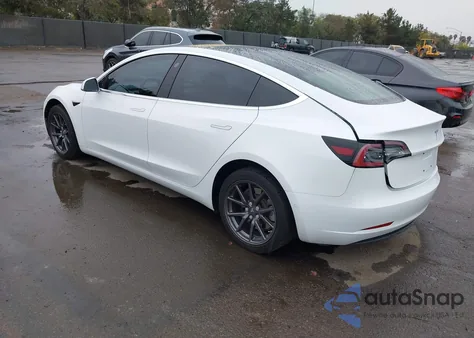 2018 Tesla Model 3 Long Range/Mid Range из США, поврежденный, VIN 5YJ3E1EA3JF062579